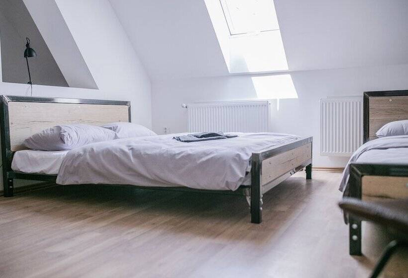 Pokój Czteroosobowy Standard, Schöndorf Hostel   Virtual Reception