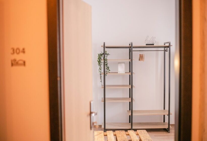 Pokój Czteroosobowy Standard, Schöndorf Hostel   Virtual Reception