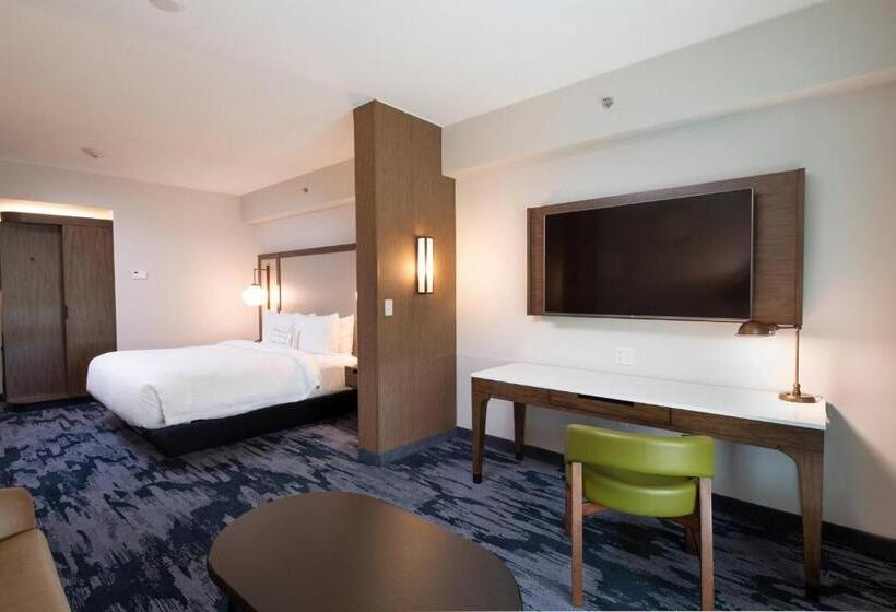 キングサイズベッドのスイートルーム, Fairfield By Marriott Edmonton International Airport