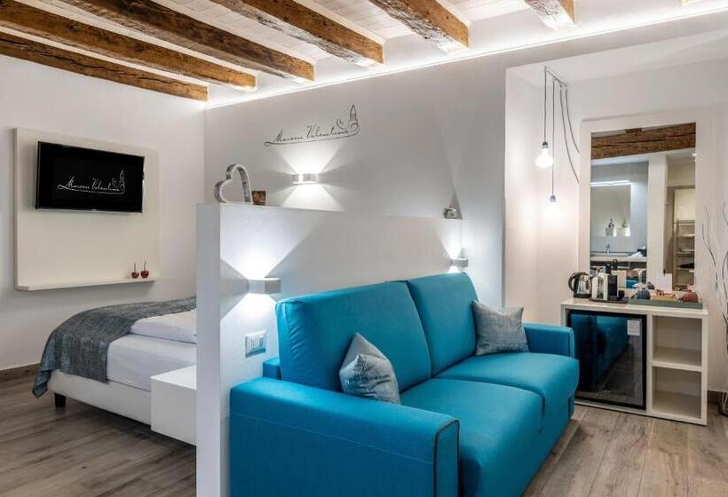 جناح جونيور عائلى, Maison Valentina