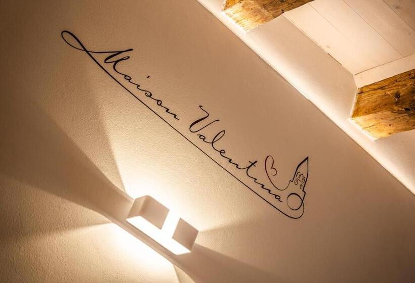 جناح جونيور عائلى, Maison Valentina