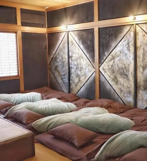 Economy Triple Room, Minka House