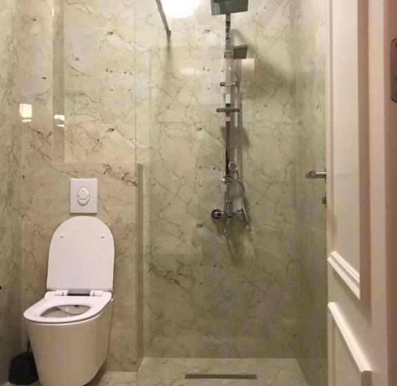 اتاق لوکس سه تخته, Dardani