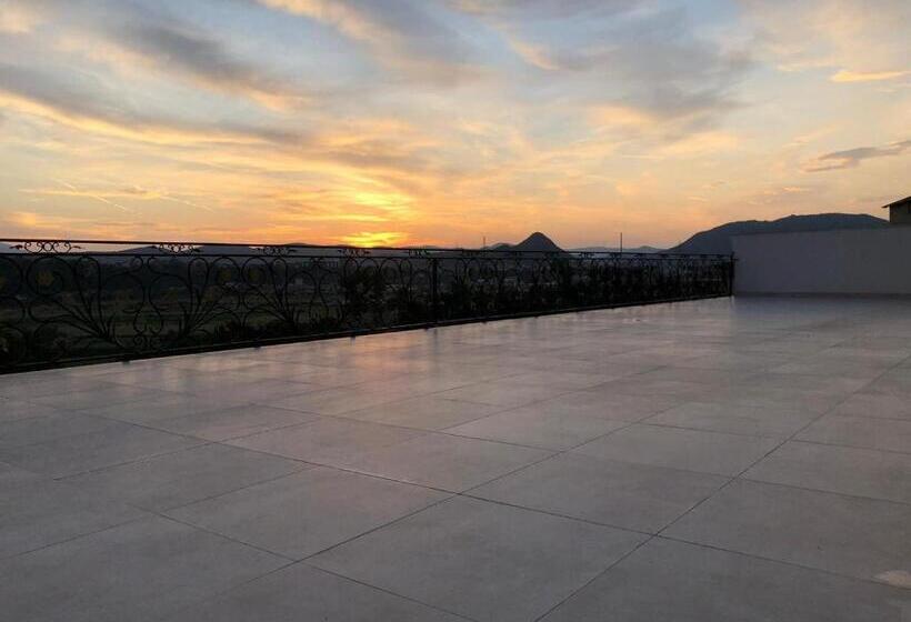 اتاق استاندارد با تراس, Dardani