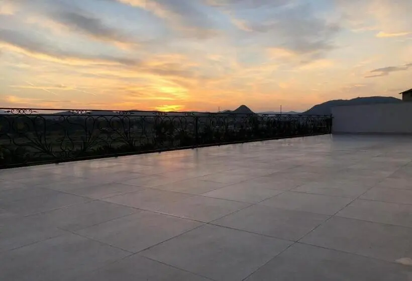 اتاق استاندارد با تراس, Dardani