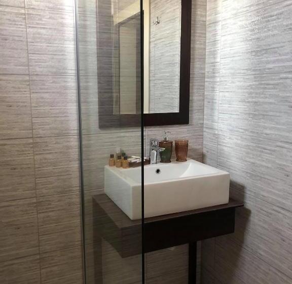 اتاق خانوادگی, Dardani