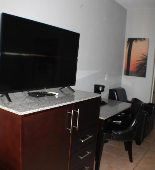 استودیوی لوکس, The All New Grace Bay Suites