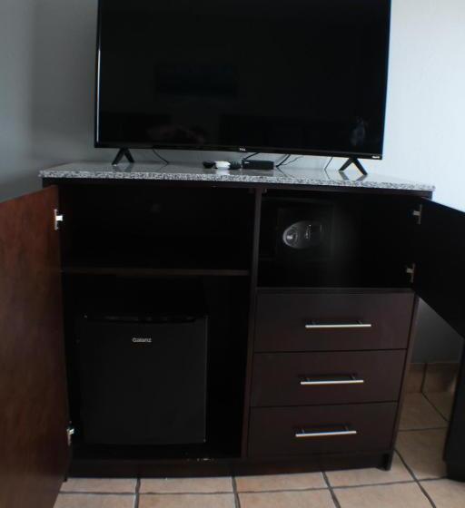 اتاق لوکس خانوادگی, The All New Grace Bay Suites