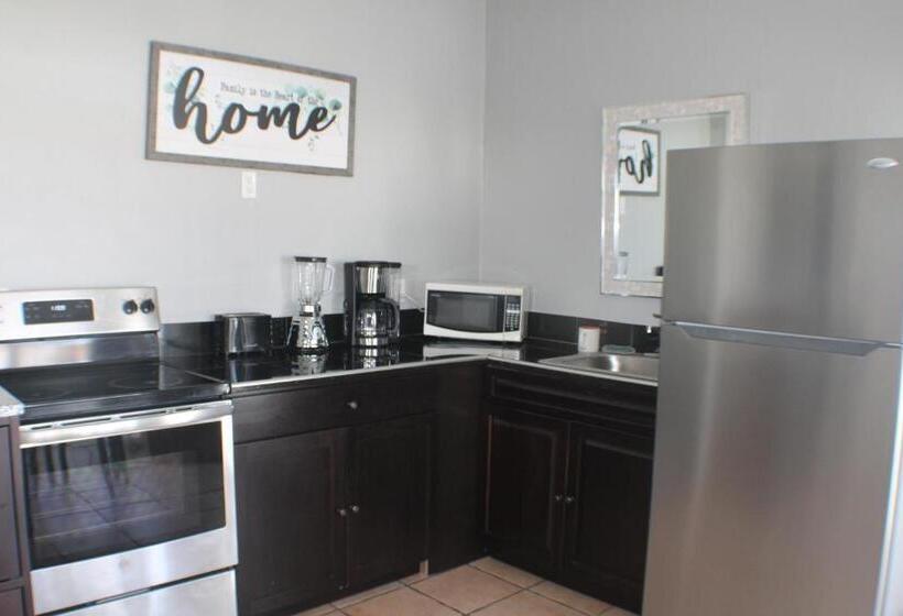 سوییت لوکس, The All New Grace Bay Suites