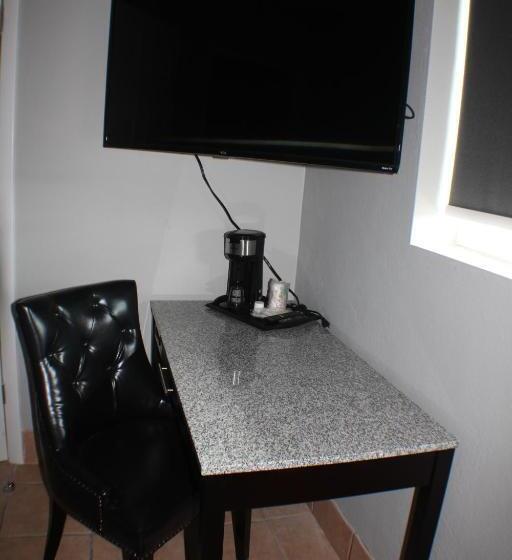 اتاق لوکس خانوادگی, The All New Grace Bay Suites