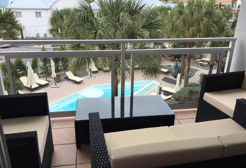 اتاق لوکس خانوادگی, The All New Grace Bay Suites