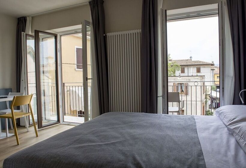 اتاق لوکس با بالکن, Casa Beccherie