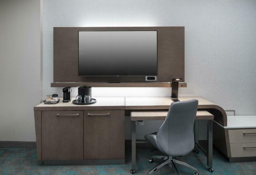 스위트 킹사이즈 침대, Courtyard By Marriott Houston Heights/i10