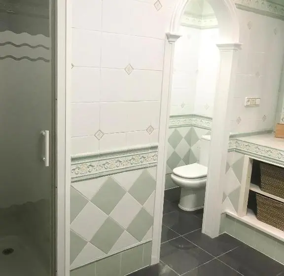 سوییت لوکس, Roomqueo Only Adults