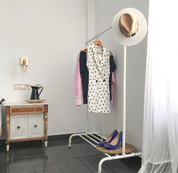 デラックススイート, Roomqueo Only Adults