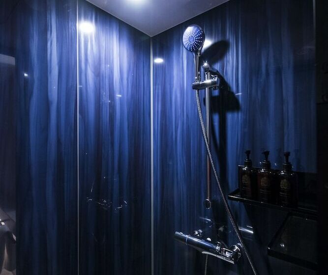 스탠다드 룸, Slash Kawasaki