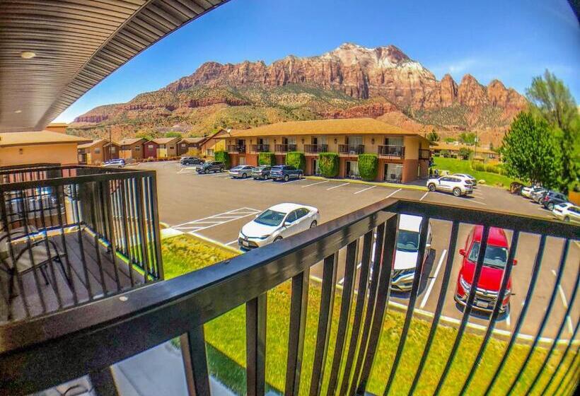 غرفة قياسية سرير كينج, Bumbleberry Inn