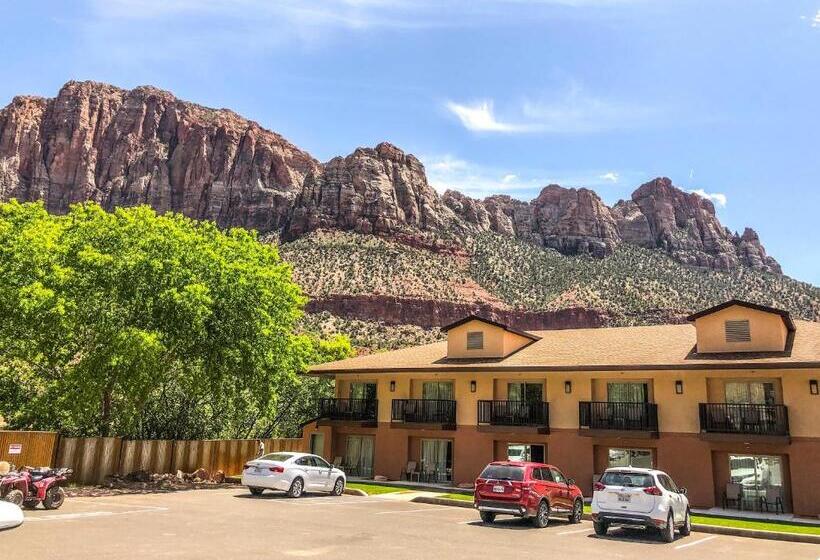 غرفة قياسية سرير كينج, Bumbleberry Inn