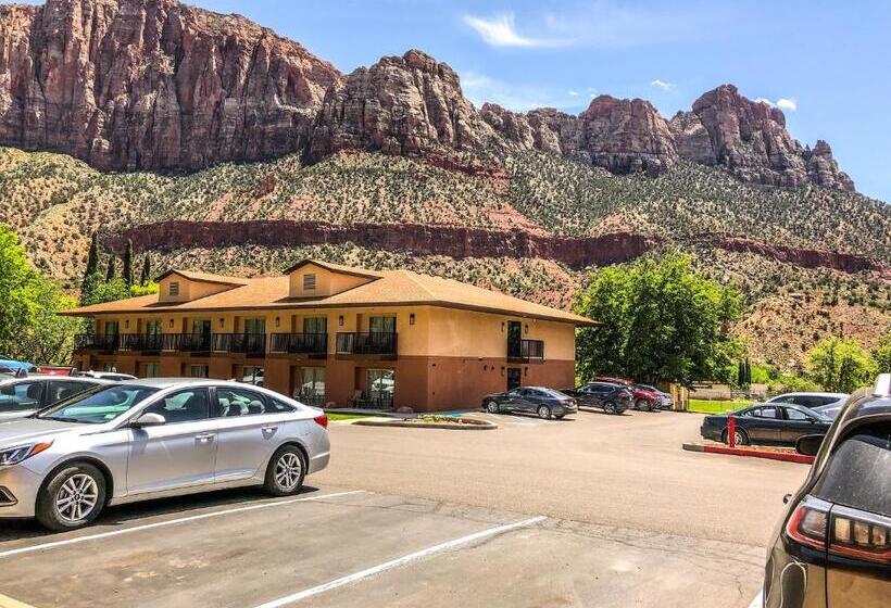 غرفة قياسية سرير كينج, Bumbleberry Inn