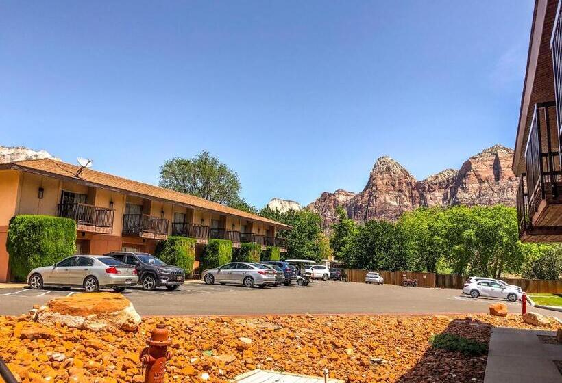 غرفة قياسية, Bumbleberry Inn