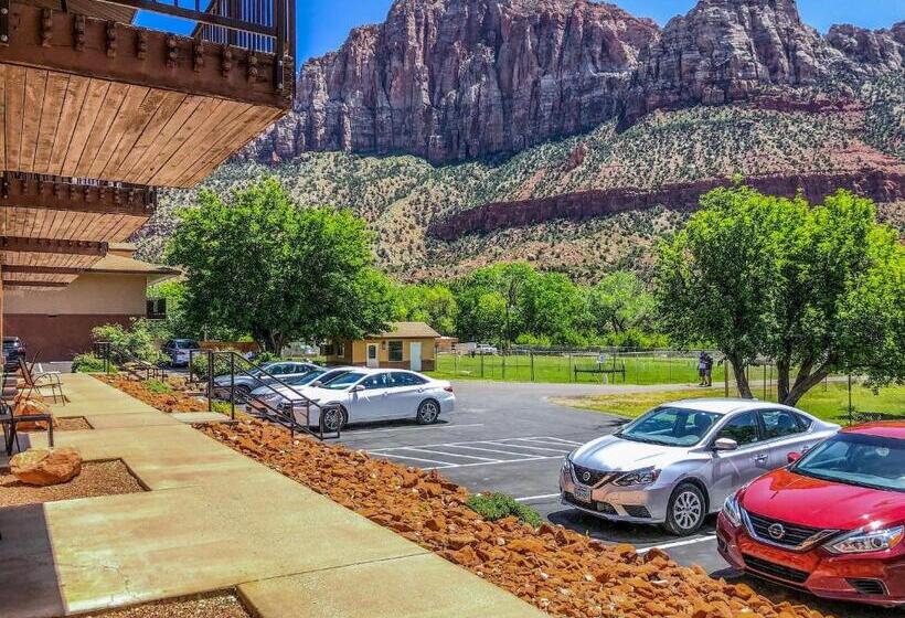 غرفة قياسية, Bumbleberry Inn