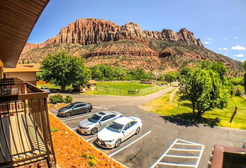 غرفة قياسية سرير كينج, Bumbleberry Inn