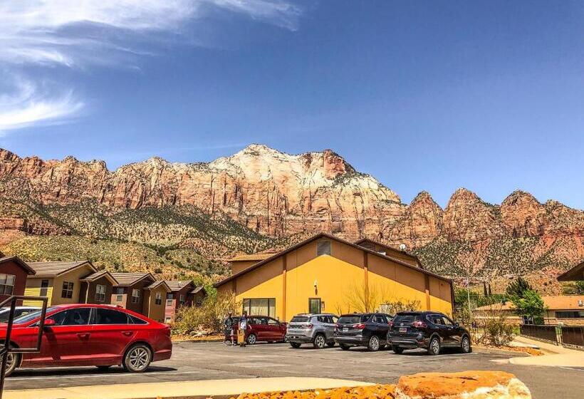 غرفة قياسية سرير كينج, Bumbleberry Inn