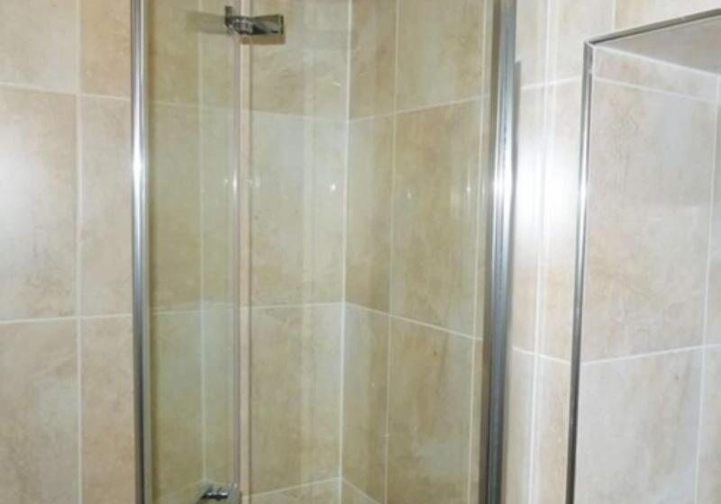 غرفة قياسية, Bumbleberry Inn