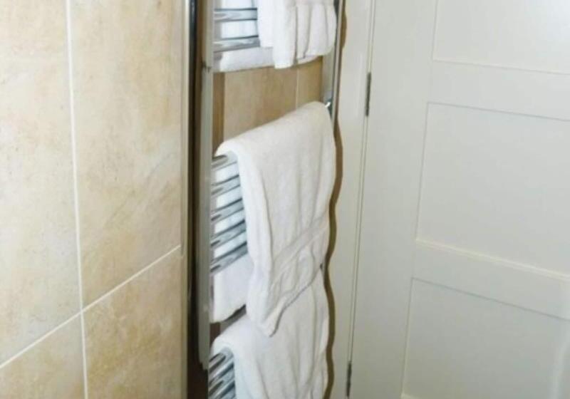 غرفة قياسية, Bumbleberry Inn