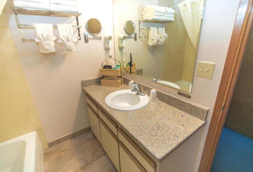 جناح, Canterbury Inn