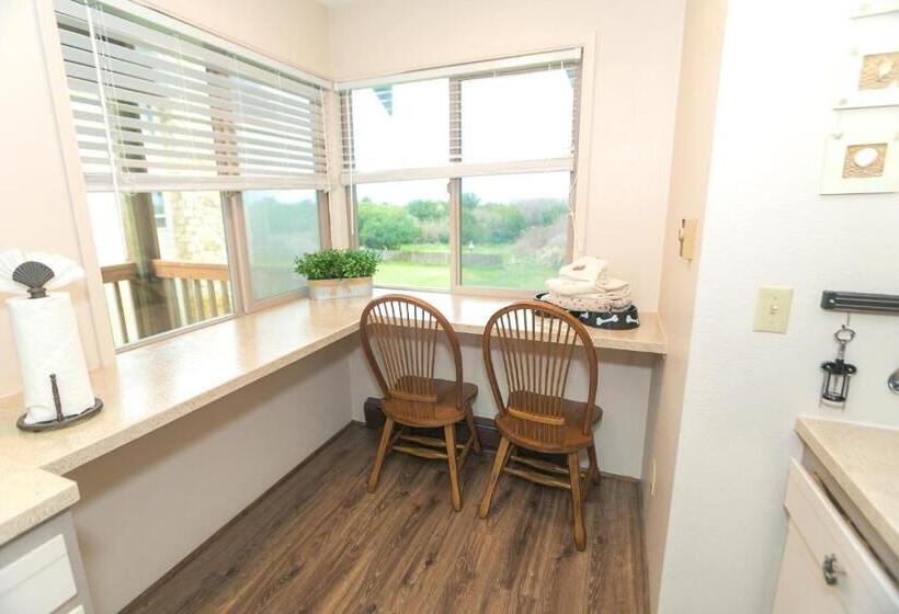 جناح غرفتين نوم, Canterbury Inn