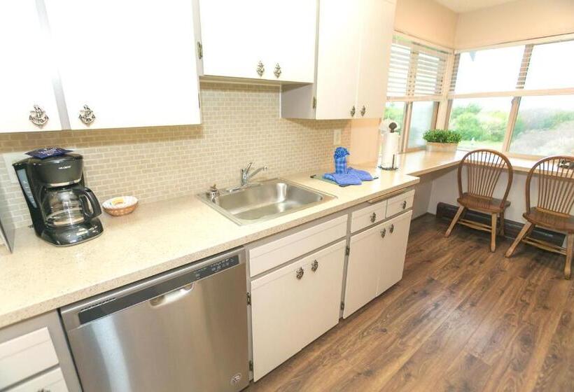 جناح غرفتين نوم, Canterbury Inn