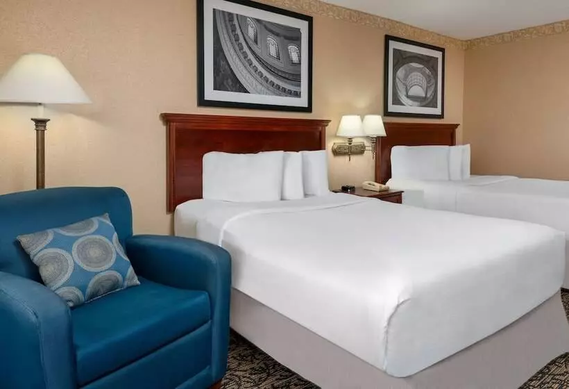 ２ダブルベッドのスタンダードルーム, Capitol Plaza Hotel Jefferson City