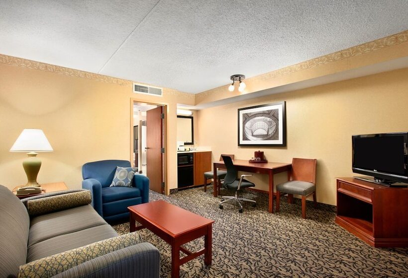 جناح جونيور, Capitol Plaza Hotel Jefferson City