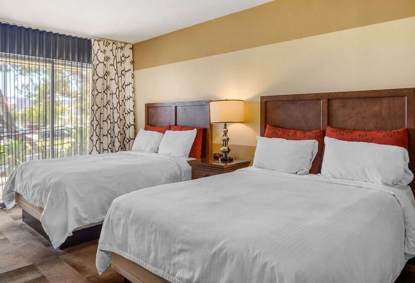 جناح, Carlton Oaks Lodge, Ascend Hotel Collection