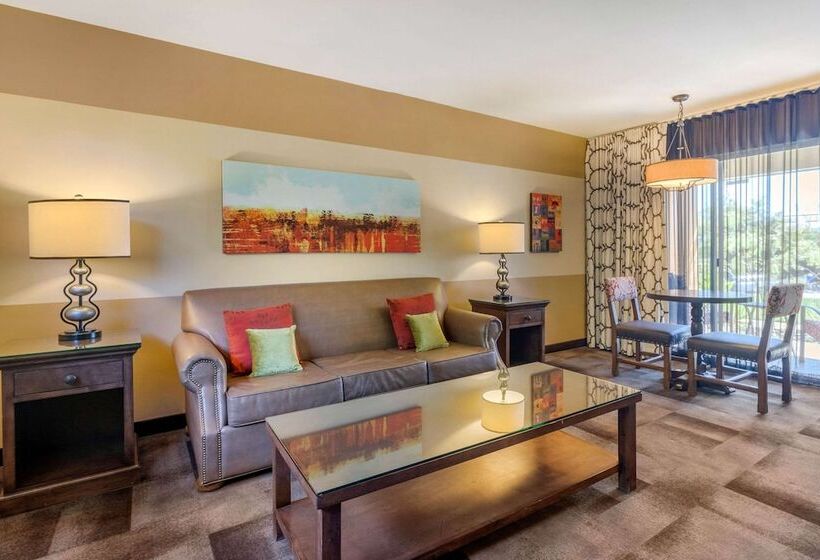 جناح, Carlton Oaks Lodge, Ascend Hotel Collection