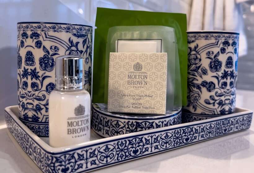 디럭스 룸, Carnegie House