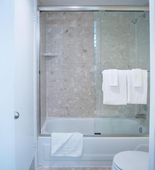 سوییت, Crystal Beach Suites Miami Oceanfront