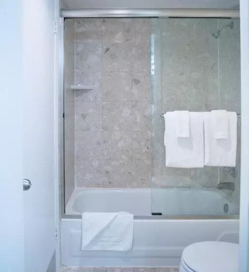 سوییت, Crystal Beach Suites Miami Oceanfront