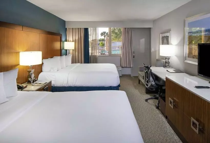 ２ダブルベッドのスタンダードルーム, Doubletree By Hilton Hotel Jacksonville Airport