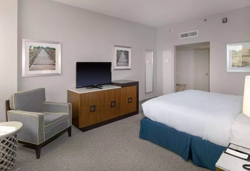 キングサイズベッドのスイートルーム, Doubletree By Hilton Hotel Jacksonville Airport