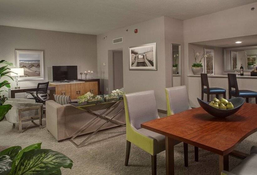 جناح ديلوكس سرير كينج, Doubletree By Hilton Hotel Jacksonville Airport