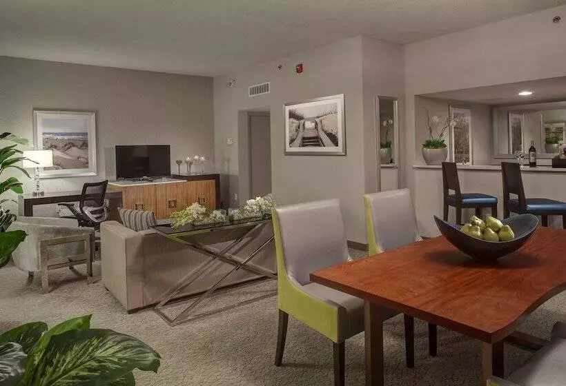 キングサイズベッドのデラックススイート, Doubletree By Hilton Hotel Jacksonville Airport
