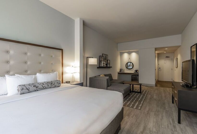 اتاق لوکس, St Charles Coach House, Ascend Hotel Collection