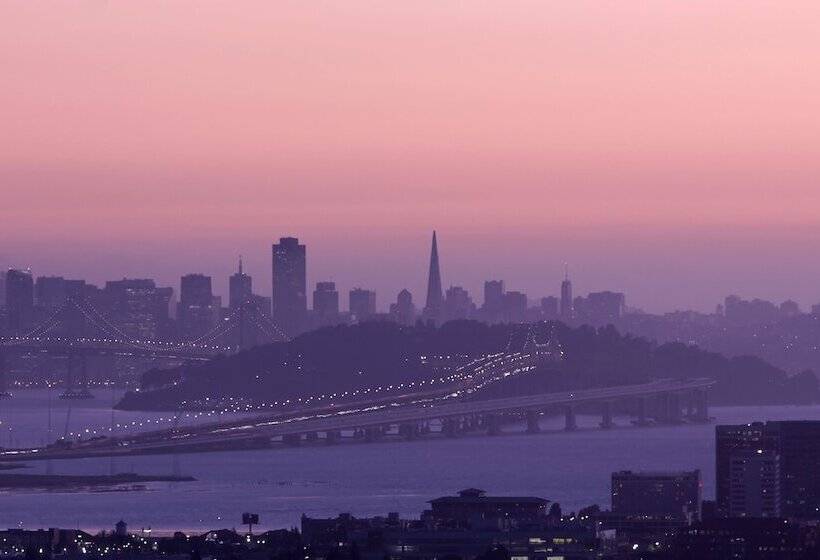 带观景的豪华间, Claremont Resort & Club