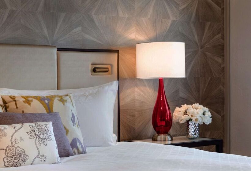 可观景的套房, Claremont Resort & Club