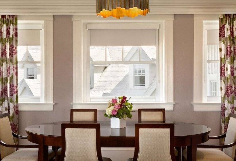 可观景的套房, Claremont Resort & Club