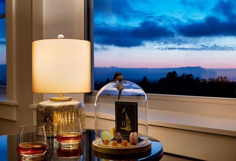 可观景的套房, Claremont Resort & Club