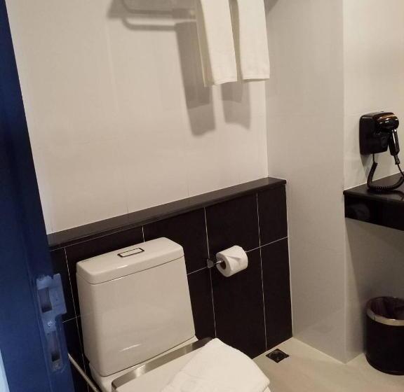 디럭스 패밀리 룸, Alfahad