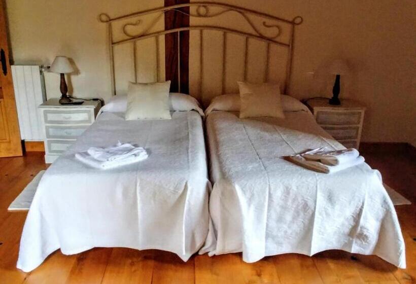 סוויטה משפחתית, Trisileja En Novales